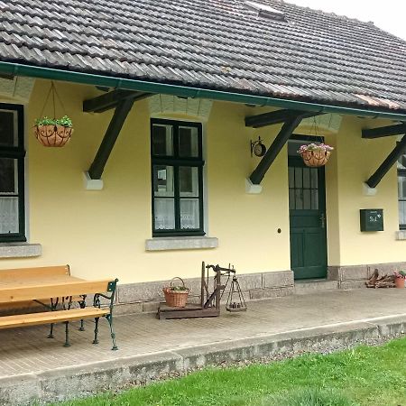 Апартаменты Nostalgie Bahnhof Гмюнд Экстерьер фото